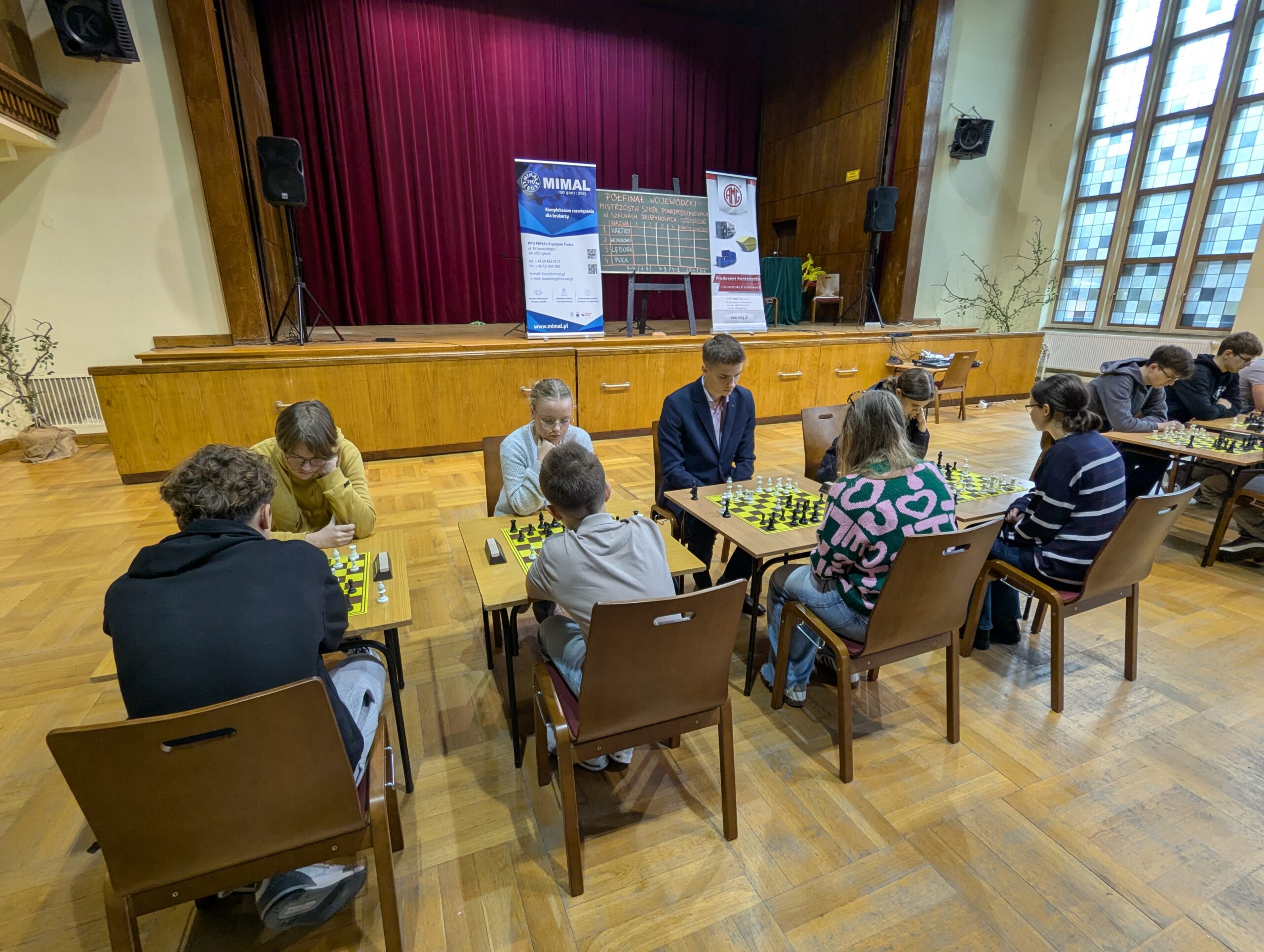 PÓŁFINAŁ WOJEWÓDZKI MISTRZOSTW SZKÓŁ PONADPODSTAWOWYCH W SZACHACH DRUŻYNOWYCH.